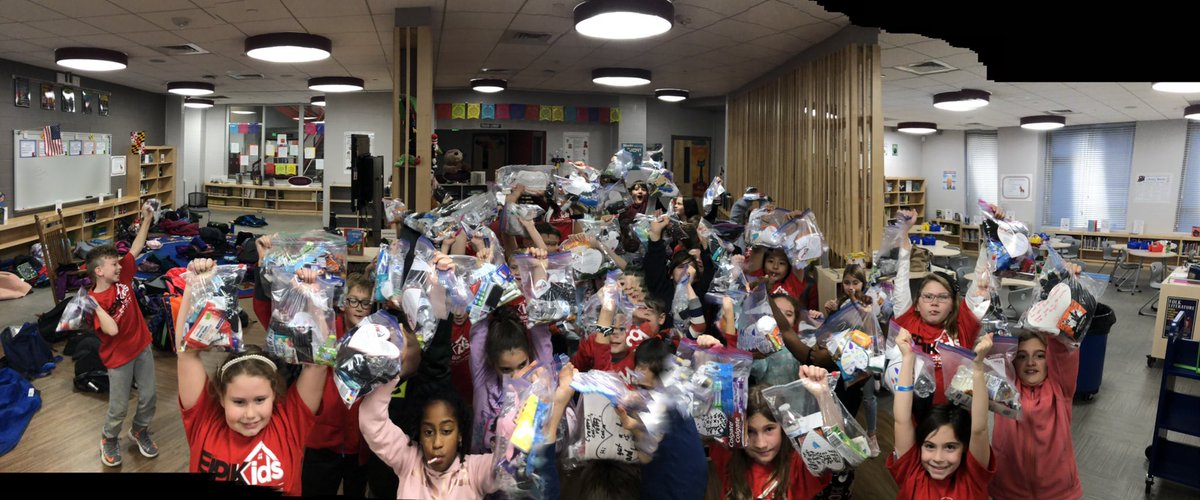 CounselorCville's tweet photo. 85 Blessing Bags packed and off for distribution to those in need. The Relay chapter of Epik Kids is truly amazing. Thanks to the school community for sending in so many supplies. @Relay_BCPS @relaypta #1relay4all #generousgeneration ๐๐ https://t.co/O0bF4YkmNZ