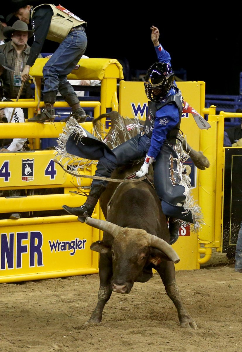 KistnerKarl's tweet photo. Stetson Wright of Milford, Utah, executes a winning ride on Monte Walsh in the first go-around Thursday of the National Finals Rodeo at Thomas &amp; Mack Center. @KMCannonPhoto @reviewjournal https://t.co/uikYbycGZ3