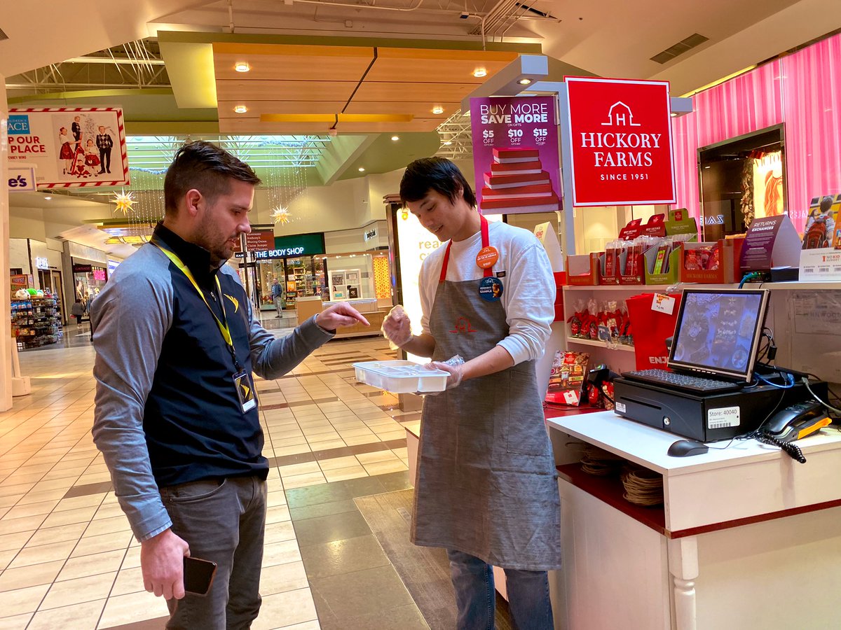 JamesLeeWW's tweet photo. #ShadowTheLeader running the play!
Awesome
#SalesManager ~> @Sprint_Ricky Proud to have his maniacal focus!
Showcasing to the #Frontline @VerityWireless @MikeSego1123 #NonNegotiables then off we go to #Recruiting for @ccComm_Sprint https://t.co/B3iBNdPrje