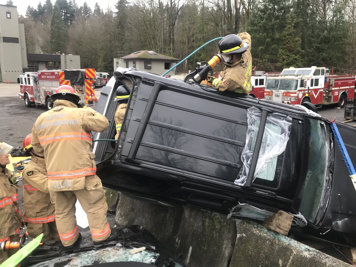 DNVFRS's tweet image. Our Fire Fighters Have been working on their advanced Vehicle Extrication techniques all this month with our partners @NVCFD. Training to serve you better! #rescue42 #holmatro #autoex #NorthVan
