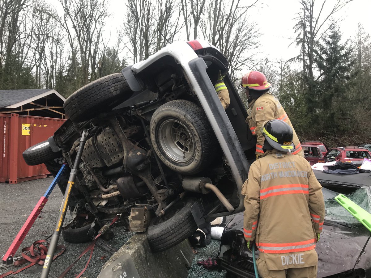 DNVFRS's tweet image. Our Fire Fighters Have been working on their advanced Vehicle Extrication techniques all this month with our partners @NVCFD. Training to serve you better! #rescue42 #holmatro #autoex #NorthVan