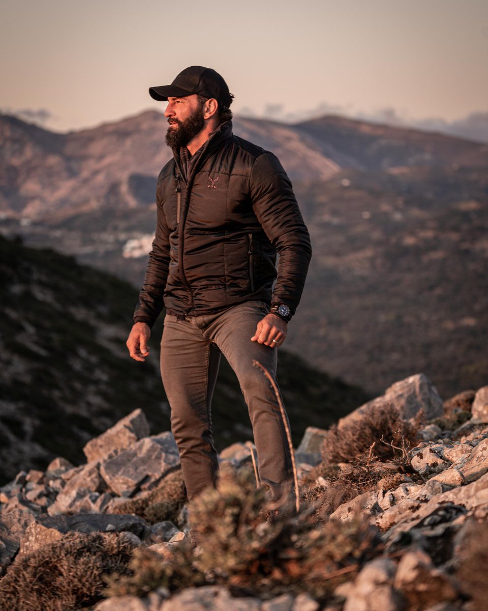 GroupVirtus's tweet photo. Our Ruck Reversible Jackets are back in stock, Enjoy yours in Black, Desert Xeros, or Snow Boreas. 15% discount for the holidays #byoh #earnit #virtusoutdoorgroup https://t.co/DoBqsZdH66