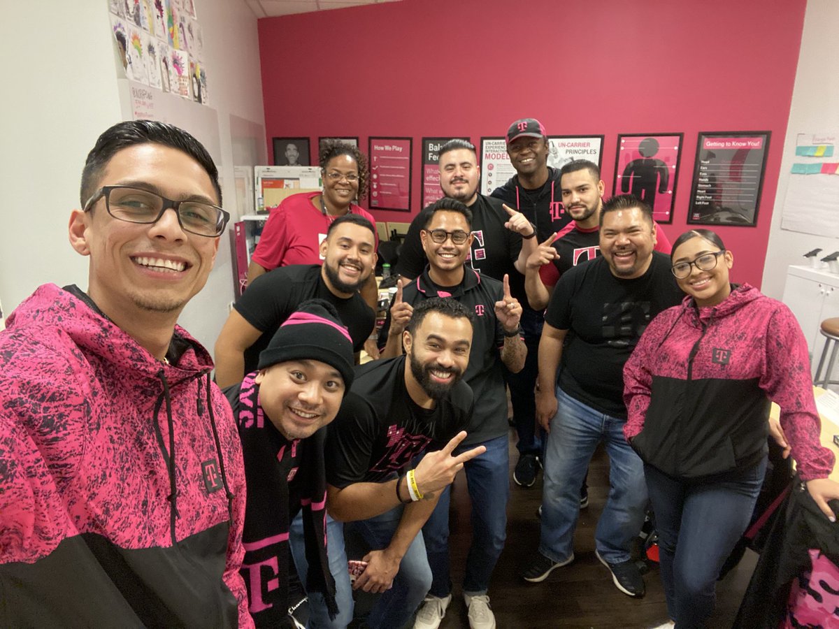 EOvalle15's tweet photo. Thank you @rayrayUNcarrier for all your support‼️ https://t.co/XVjynHnqdl