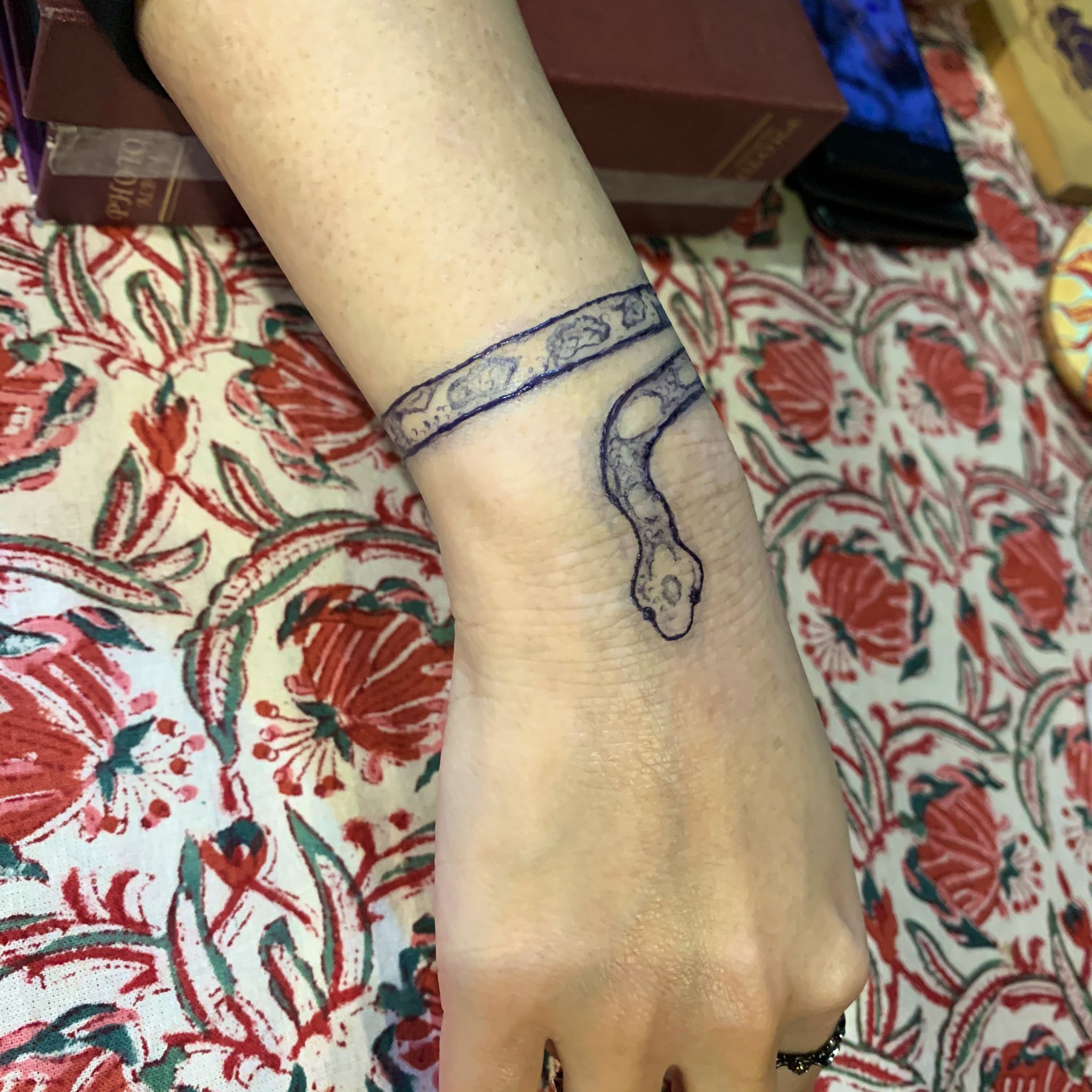 5 5閉店 Noble Noire Tokyo ありがとうございました 店頭イベント ジャグアタトゥー 手首に蛇を一周巻いたデザイン この後一度退色して更に濃い色で浮き出てきます この後15 30以降から施術可能です Noblenoire ジャグアタトゥー 原宿