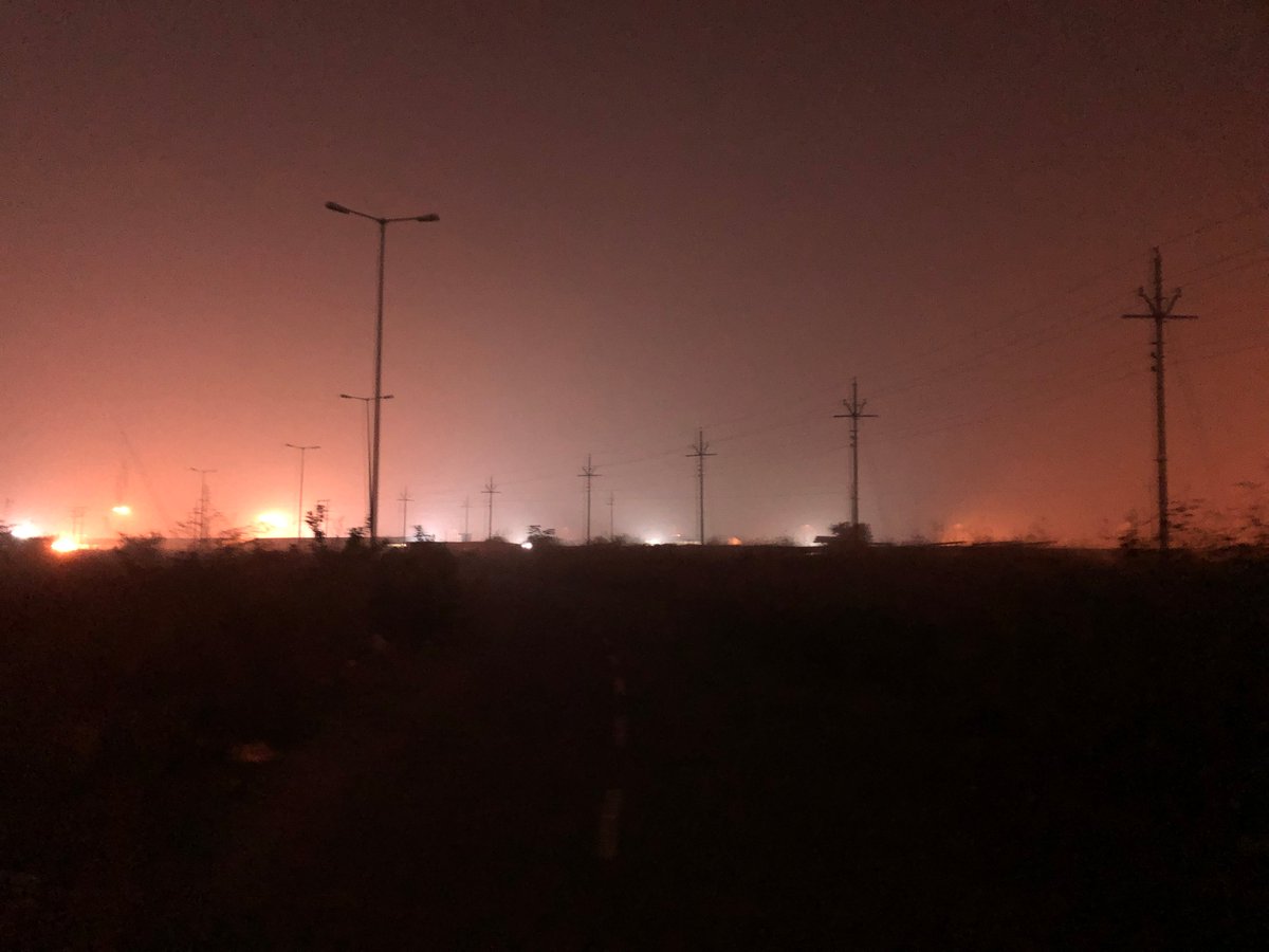paramhi5's tweet photo. After 6 P.M. and before 6 A.M. complete area is dark and scary, this is not safe for any man or woman. We request the administration to fix streetlight in the dark area and cut the long grass alongside the road. @dmgbnagar @NPCL_GrNoida @OfficialGNIDA @UPSIDA #designarch https://t.co/f9lpePtTHe