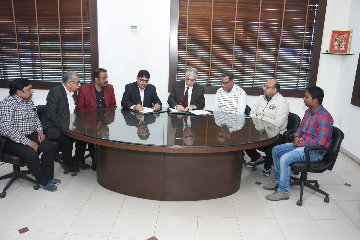 GLA_Mathura's tweet photo. Memorandum of understanding (MoU) Signed Between the Millennium India Research Foundation New Delhi and GLA University Mathura.
#ResearchTopic #MOU #EventsAtGLA #GLAUniversity #Happiness #EngineeringStudent #education https://t.co/q39Kab1XOL