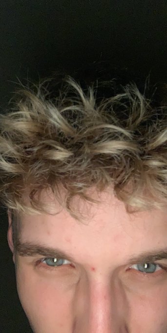 Lmao someone called me a gay god today and if that&rsquo;s how he feels then okay thank you I guess haha but