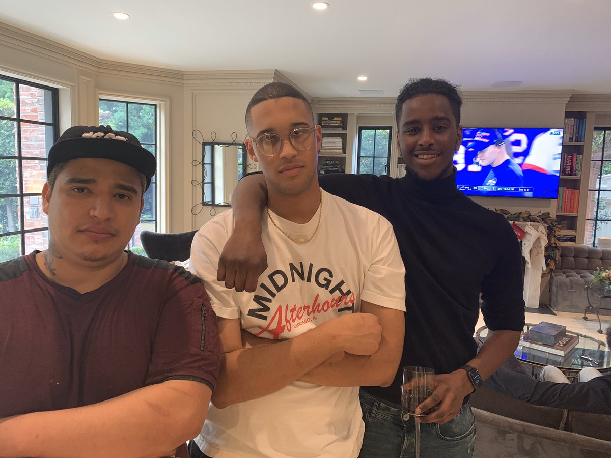 The came, they cooked, they skated. Another amazing meal by <a href="/FFFcater/">FourFortyFour</a> #fourfortyfour #mysonthechef #chefmilz #blackchefs #BlackOwnedBusiness #entrepreneur #delicious