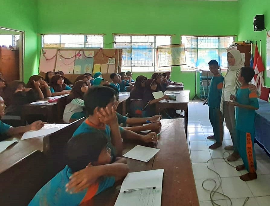 ProgramMAMPU's tweet photo. Data kasus Women Crisis Center (WCC) Jombang dari Okt 2016-Okt 2019 memperlihatkan 266 perempuan di #Jombang mengalami kekerasan. 65% korban adl anak perempuan yg masih bersekolah. Pada #16HAKTP2019 kali ini, WCC Jombang adakan sesi informasi ttg kekerasan seksual di 3 sekolah. https://t.co/YN6aLw6CVj
