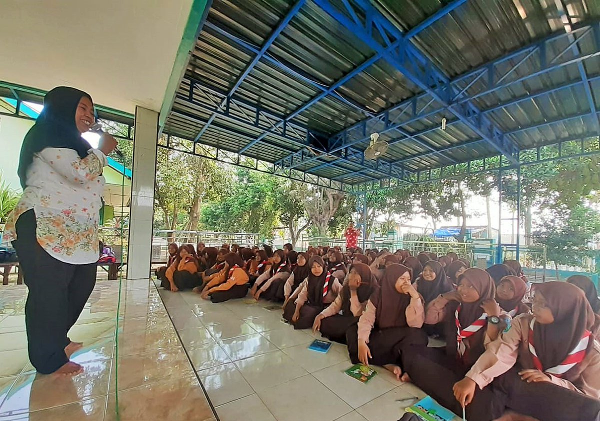 ProgramMAMPU's tweet photo. Data kasus Women Crisis Center (WCC) Jombang dari Okt 2016-Okt 2019 memperlihatkan 266 perempuan di #Jombang mengalami kekerasan. 65% korban adl anak perempuan yg masih bersekolah. Pada #16HAKTP2019 kali ini, WCC Jombang adakan sesi informasi ttg kekerasan seksual di 3 sekolah. https://t.co/YN6aLw6CVj