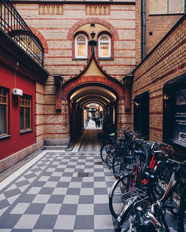 No one in their right mind would design a comfy living room, vestibule, cafeteria, bathroom, or dance hall without considering the floor of the room. In just the same way,  #GoodUrbanism means providing for varied, beautiful street paving, like this courtyard in  #Malmö,  #Sweden.