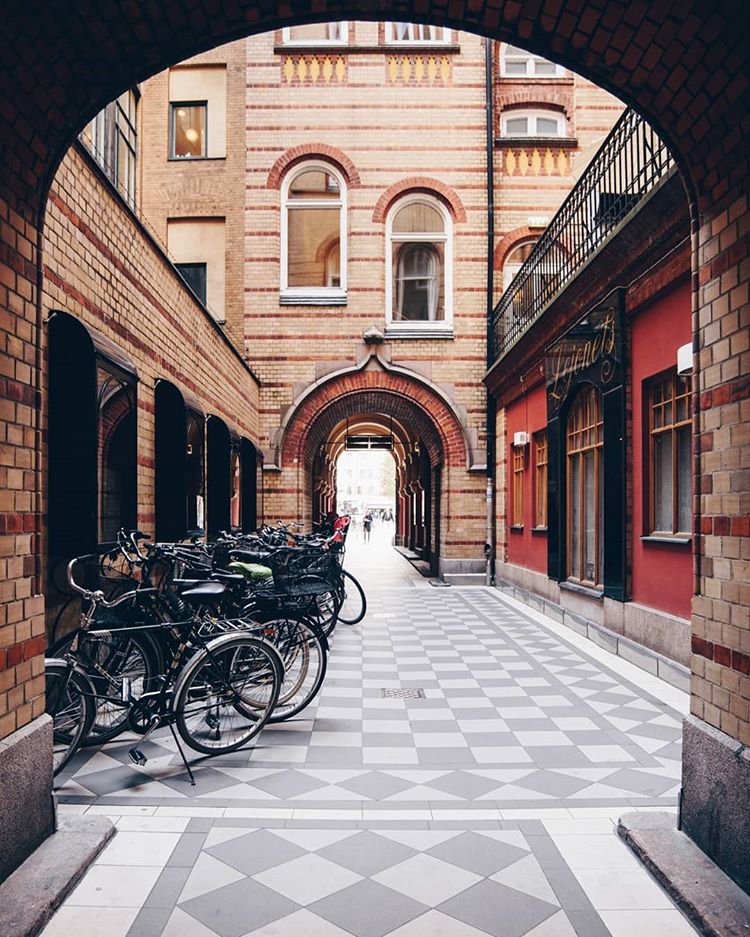 No one in their right mind would design a comfy living room, vestibule, cafeteria, bathroom, or dance hall without considering the floor of the room. In just the same way,  #GoodUrbanism means providing for varied, beautiful street paving, like this courtyard in  #Malmö,  #Sweden.