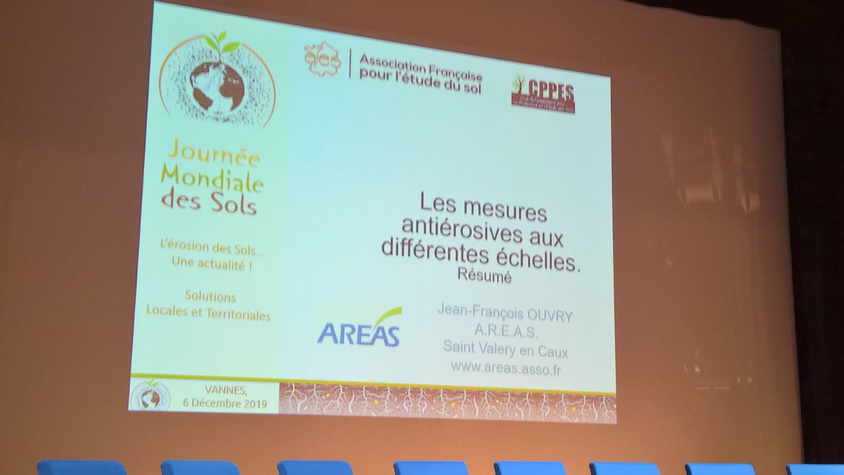 Sol_InstAgro's tweet photo. Grand succès de la Journée Mondiale des Sols organisée par l' Association Française pour l'Etude des sols (Afes) à Vannes : Les enjeux liés à l'érosion des sols et les solutions locales et territoriales. https://t.co/CNUKLMlTAS
