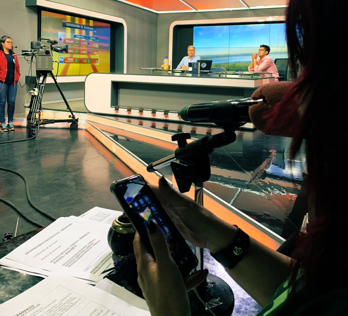laeupy's tweet photo. Ao vivo acá con Ruth back @Santula @oscar_marandu @Telefuturo #DiaADia #Pipipipipipi https://t.co/Ug7tl43Sql