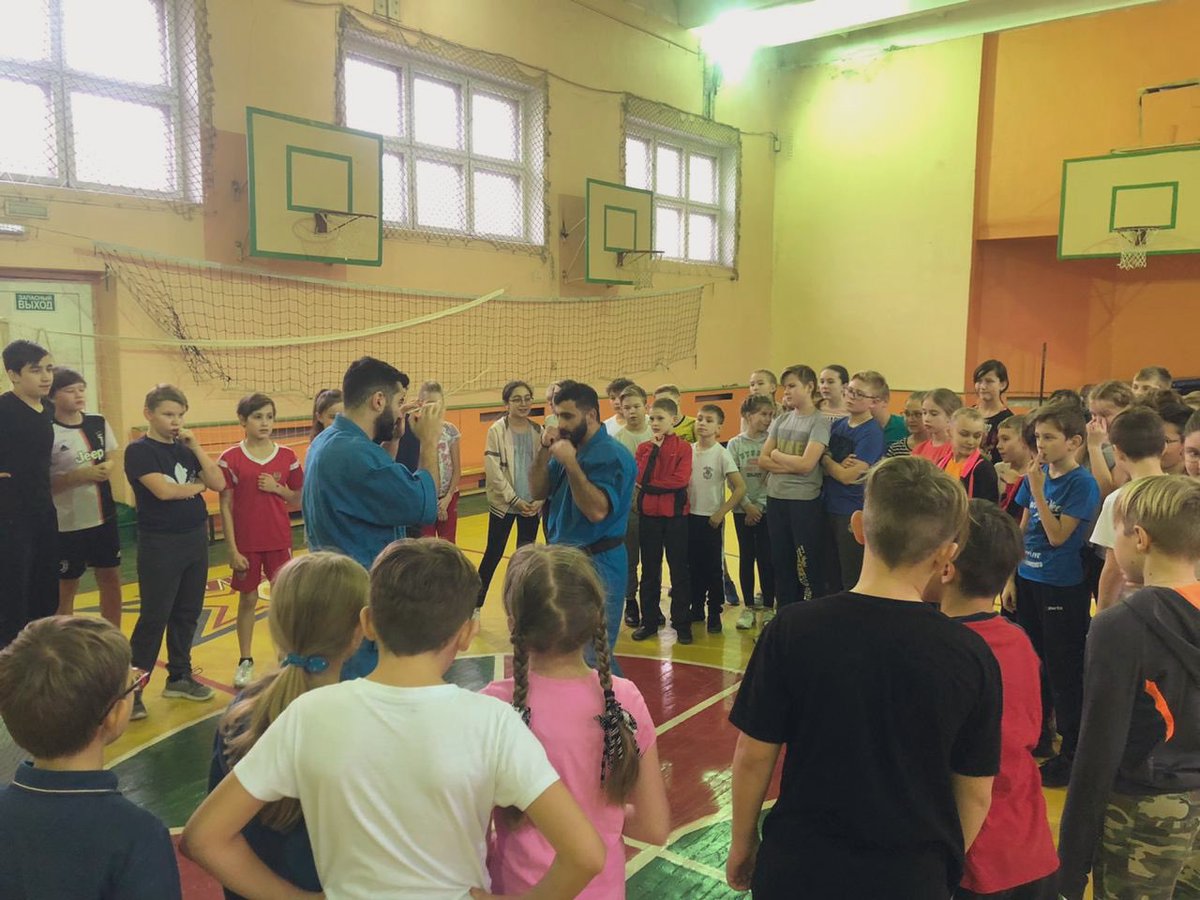 Председатель комитета по образованию и науке <a href="/MolPalata37/">Молодежная палата</a> при Ивановской областной Думе <a href="/GevorgyanAA/">Альберт Геворгян</a> организовал спортивную тренировку  в МБОУ «СШ 41» г. Иваново совместно с двукратных чемпионом мира Эдгаром Коляном. #МП37