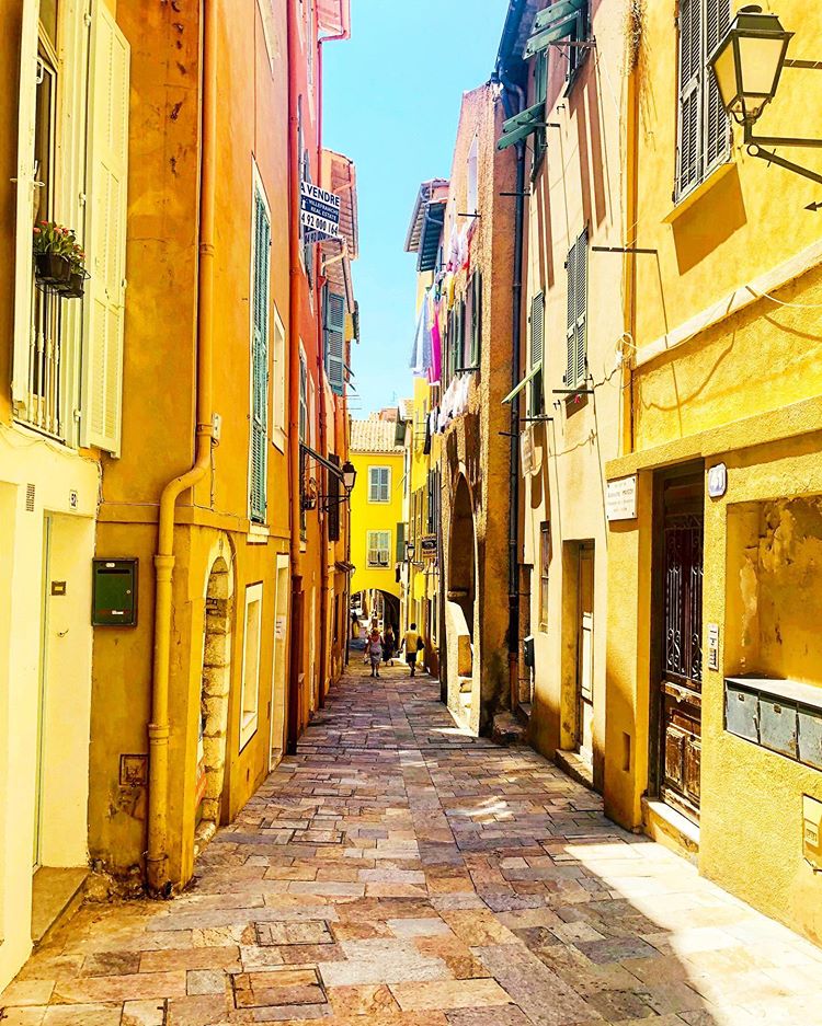 Not all streets and alleys need to be "open", vaulted streets and buildings straddling alleys and passageways add character and creates great opportunities for creative use of limited space. Examples of  #GoodUrbanism from  #VillefranchesurMer,  #Stockholm,  #Jersualem,  #Yazd.