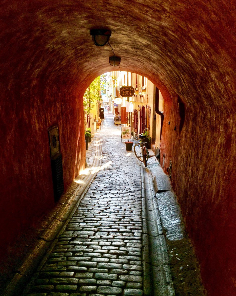 Not all streets and alleys need to be "open", vaulted streets and buildings straddling alleys and passageways add character and creates great opportunities for creative use of limited space. Examples of  #GoodUrbanism from  #VillefranchesurMer,  #Stockholm,  #Jersualem,  #Yazd.