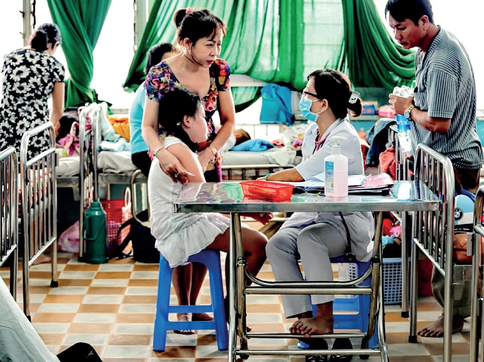 OUCRU_Programme's tweet photo. Wonderful photo story by @PearlyGan  published in @TheLancet today showcases the important work conducted by @sophieyacoub and the OUCRU Dengue Group in partnership w HTD, Vietnam 

https://t.co/wV8Ha8wveP

@wellcometrust @VinhChau_Nguyen @ThwaitesGuy https://t.co/yEdXGPO8MH