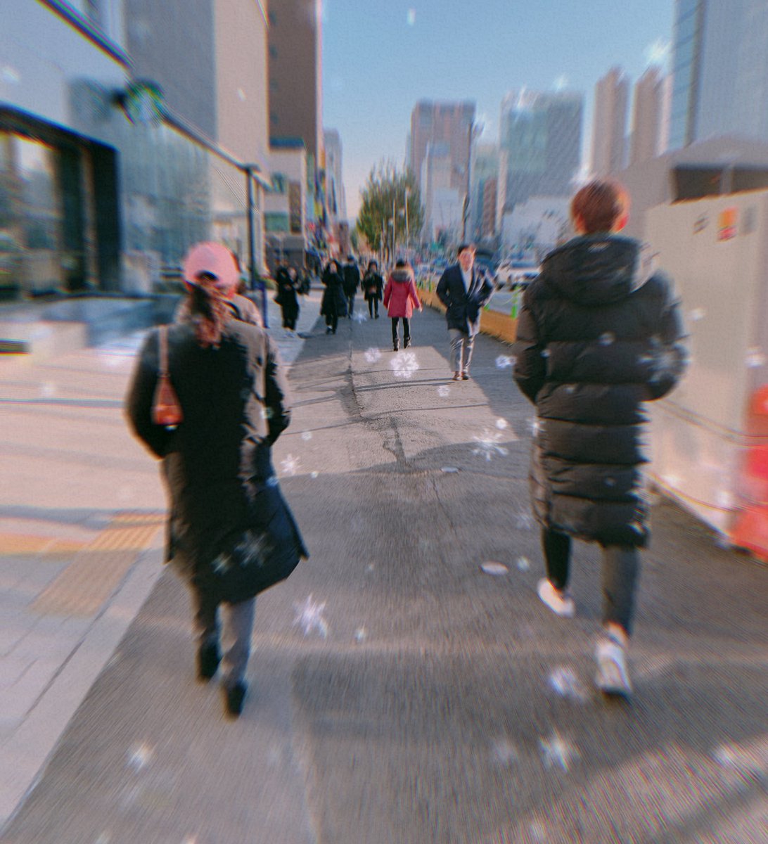 gogohanguk_es's tweet photo. 😀Empieza la temporada de invierno! Ya tenéis listo vuestro abrigo “long padding”? Muy recomendable durante los meses de frío en Corea! ❄️☃️🥶 #seul #seoul #invierno #corea #korea #enCorea https://t.co/XRPnFWchx5