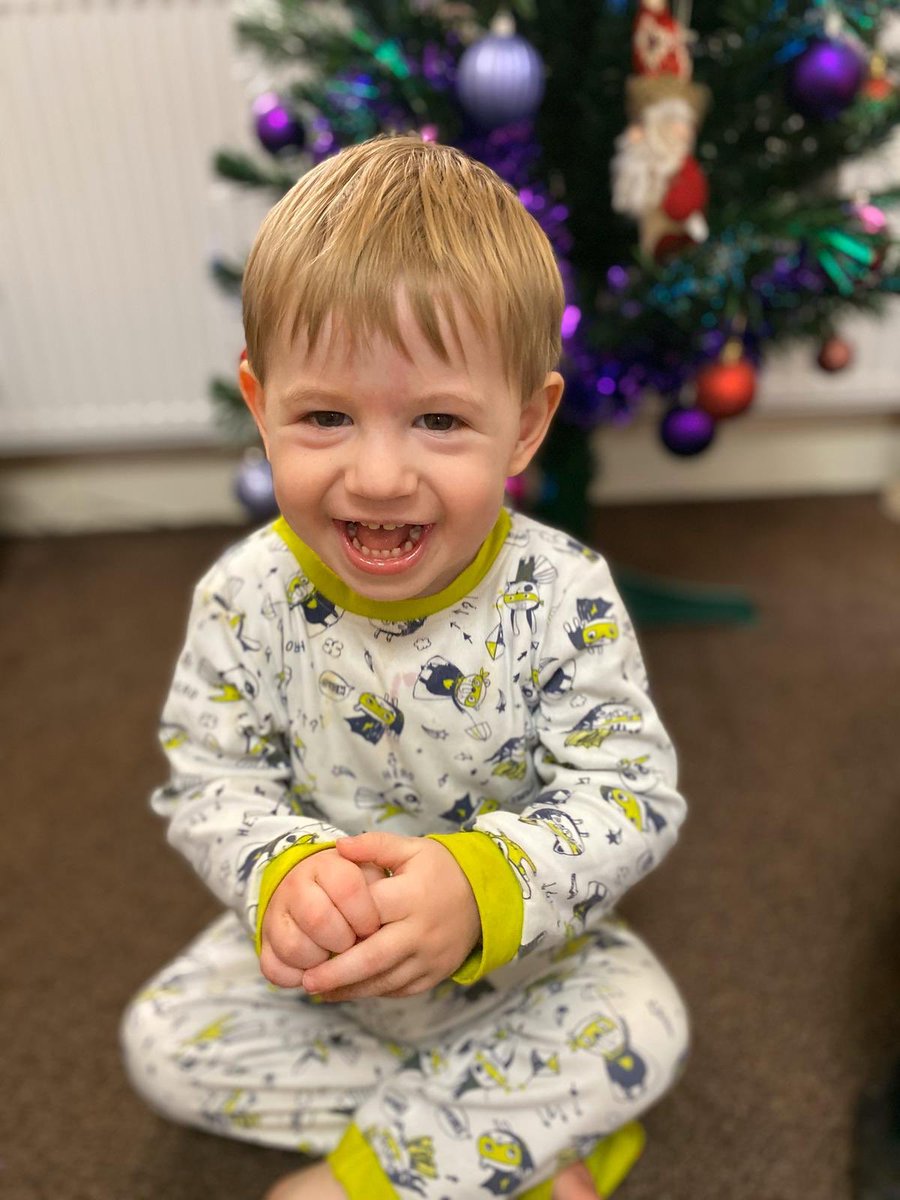 RoxanaRoxyfoxy's tweet photo. Find a job that you like and you will never have to work a day in your life!! I love my job at @YorksAmbulance #NHS111 #Roxcan one happy nurse /one happy mummy , one happy child https://t.co/8xOMJCQY9y