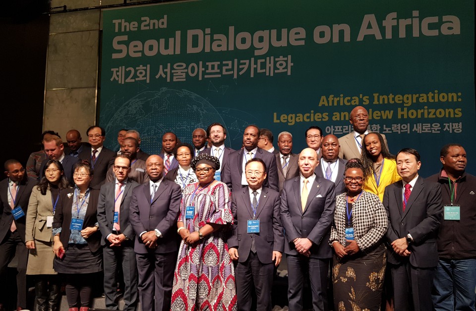 EthioEmbassyKR's tweet photo. H.E. Ambassador Shiferaw Shigutie participated in the 2nd Seoul Dialogue on Africa as a guest speaker. The “2nd Seoul Dialogue on Africa,” was hosted by the Ministry of Foreign Affairs along with the Korea-Africa Foundation. more @ https://t.co/81BcfjmqTQ https://t.co/oFDx6xtUa2