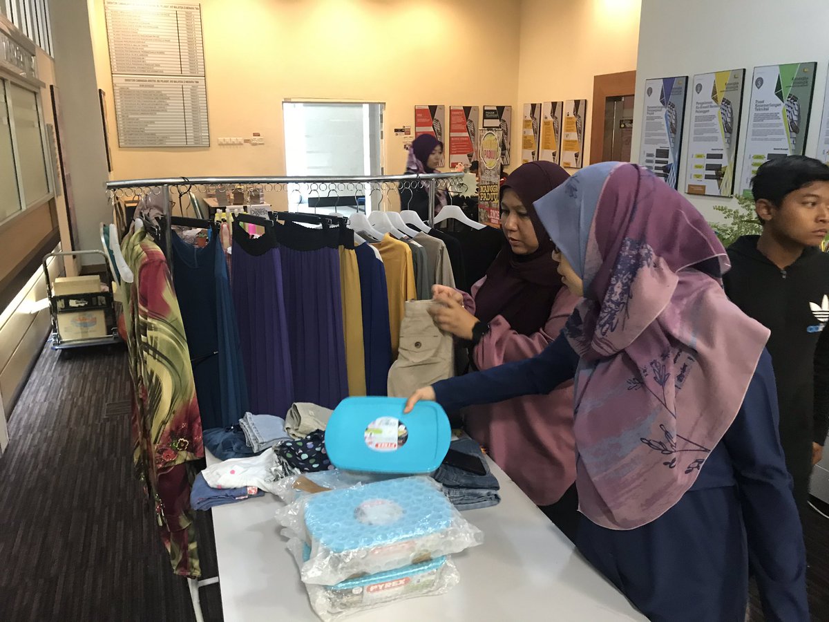 IrSharifahDzain's tweet photo. Sempat singgah ke Archi Market @CawanganArkitek 
@AhmadSafarina 

#jombeli 
#jomsupport
#syukurselalu
#togetherwedelivar https://t.co/O9zFMNI9Rm