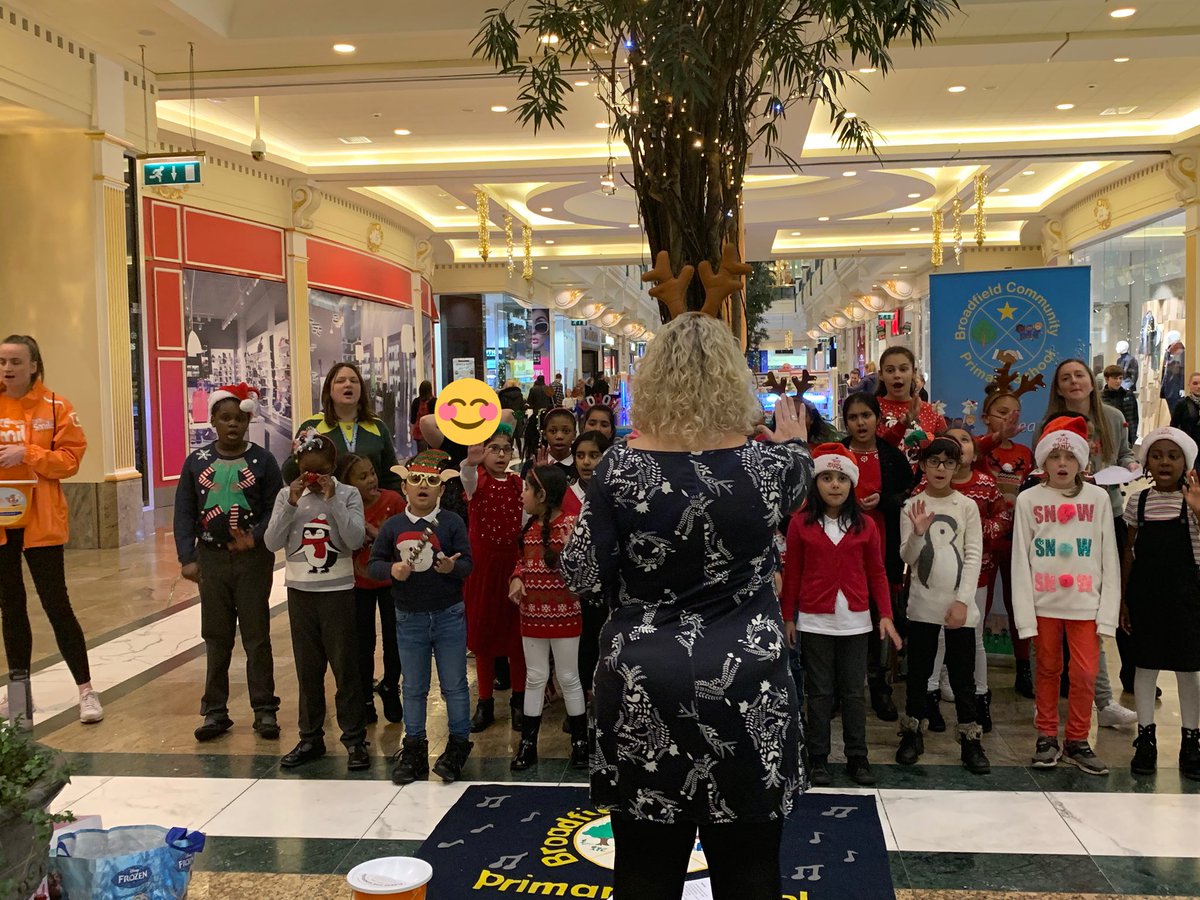 ElmWoodHead's tweet photo. What a night we had last night raising money for @Sidley_OUAS Our choir sang their hearts out until gone 9pm, entertaining the crowds at The Trafford Centre! They were amazing! @BCPS_MissB @BCPS_MrsG @BCPS_PE @class_minnie https://t.co/UMre667lzl