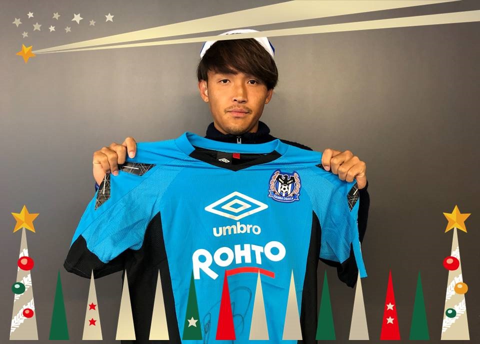 GAMBA_OFFICIAL's tweet photo. 【クリスマス企画】#タカシサンタ 🎅からの #クリスマスプレゼント🎀！

応募方法は、このツイートを12/25 23:59までにフォロー&amp;リツイートするだけ！
抽選で1名様にタカシサンタが持っているサイン入り練習着をプレゼント🎁
当選者の方へは、12/26にDMでご連絡します！

#ガンバ大阪 #GAMBAOSAKA https://t.co/CvrcbYgNAZ