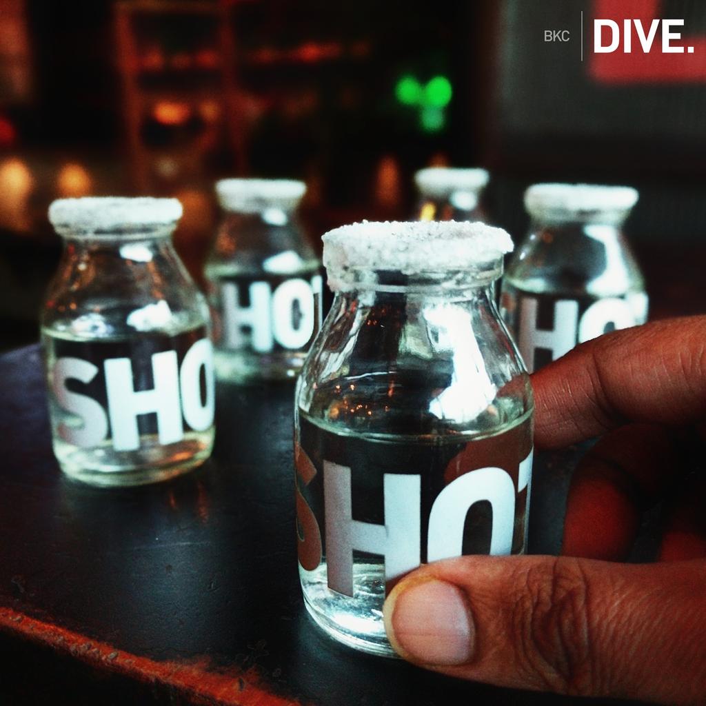 It's Friday, and that can only mean one thing...🥃🍸🥃 🍸 

#FridayFeeling #BKCDive