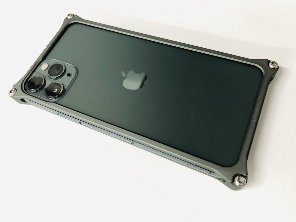 Gilddesign ギルドデザイン Iphone11pro Pro Max用バンパーをお待ちのお客様へ 少しだけ画像を 一番人気のミッドナイトグリーンに合わせたカラーの調合に時間が掛かっていましたが ようやく納得の色が出ました スマホ撮影ですみません 実物は