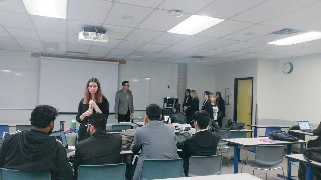 AlanJos92445901's tweet photo. Ready for presentation
the Humber Room
#HTOM5003 #TheHumberRoom
#Capstoneproject #finals https://t.co/XrAMlnMVrt