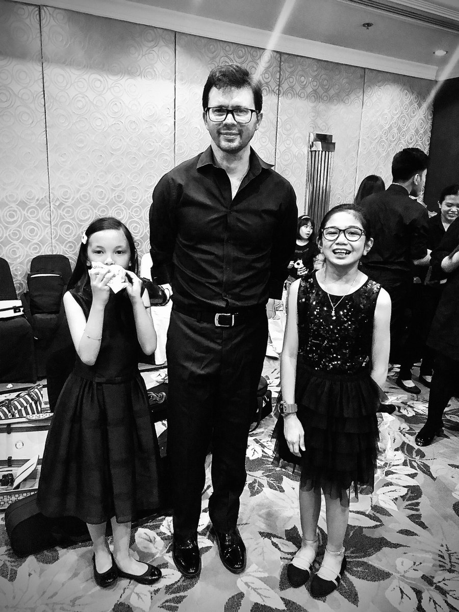 annishi4685's tweet photo. Successful night for #VCYO thank you PSO-HNS Child Advocacy Night for having us. Thank Maestro Chen for coming out to support the kids! @VCYOofficial @rex_gatchalian @KingUrieta @pinoyhistorian https://t.co/hzg0m8xPNj