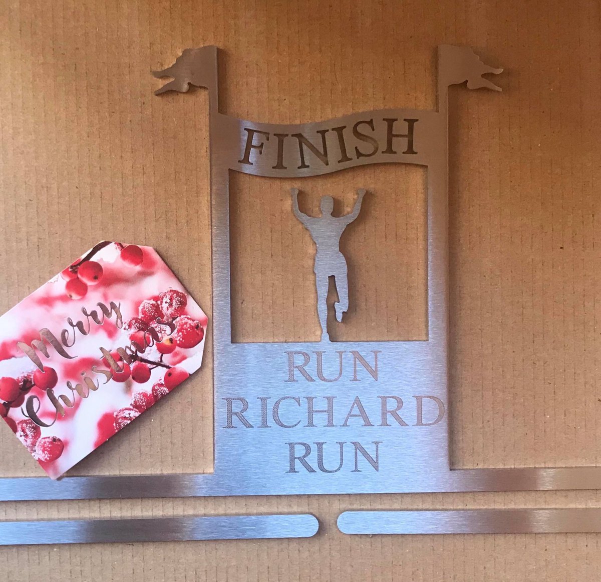 MedalHanger's tweet photo. Get your #bling on this #christmas with our #personalised rosette holders, medal hangers &amp; and dog lead hooks. A gift suitable for everyone. #racebling #stainlesssteel #giftsforhim #giftsforher #giftsforrunners #sportgifts https://t.co/HsUStv6IjR
