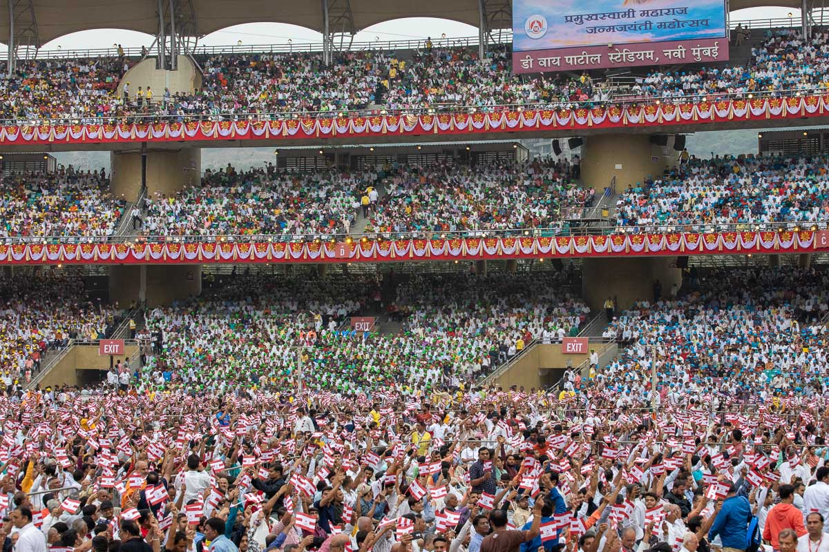 BhavikPrit's tweet photo. Go through this thread for Pictures from 98th Janmjayanti Celebrations of HDH Pramukh Swami Maharaj at @DYPatilStadium in presence of Sadhus, Rishis, Guests and many Dignitaries...
#PSM98 #PramukhSwami #PSM100 https://t.co/se2yBhLguD