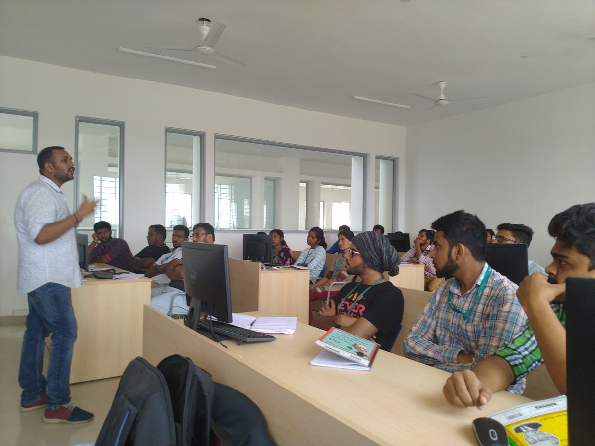 Digitalshark_14's tweet photo. Our Team Conducting seminar for students in CMR-Bengaluru #IoT #AI #ML #DL #EmbeddedSystems https://t.co/lU4SU3yYh5