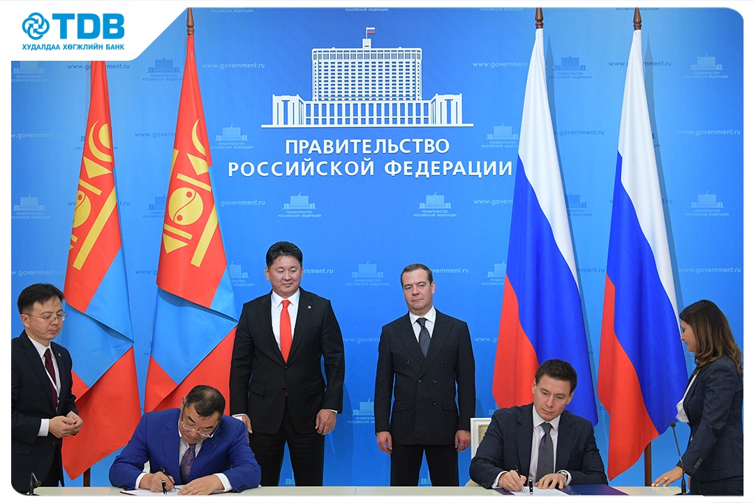TDBMongolia's tweet photo. ХХБанк ОХУ-ын томоохон банк, санхүүгийн байгууллагуудтай хийх хамтын ажиллагааны цар хүрээг өргөжүүлэх, ОХУ-тай худалдаа эрхэлдэг Монголын аж ахуйн нэгжүүдээ дэмжих зорилго бүхий санамж бичигт гарын үсэг зурлаа.

Дэлгэрэнгүйг: https://t.co/nWlP3uEic4 https://t.co/px2U1fMUdw