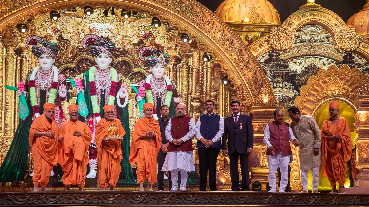 BhavikPrit's tweet photo. @DYPatilStadium Go through this thread for Pictures from 98th Janmjayanti Celebrations of HDH Pramukh Swami Maharaj at @DYPatilStadium in presence of Sadhus, Rishis, Guests and many Dignitaries...
#PSM98 #PramukhSwami #PSM100 https://t.co/fTKmzSfE2Z