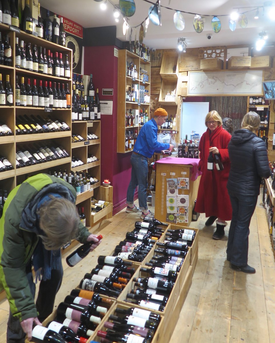 KemptownInsider's tweet photo. Well done to the #Kemptown merchants, cafes and makers who organised this evening's successful Xmas Shopping event - and all those who came to enjoy the fun and support Kemptown's independent traders and artists. Hopefully the start of an annual tradition? @KemptownBkshop https://t.co/4WtUc8UjyN