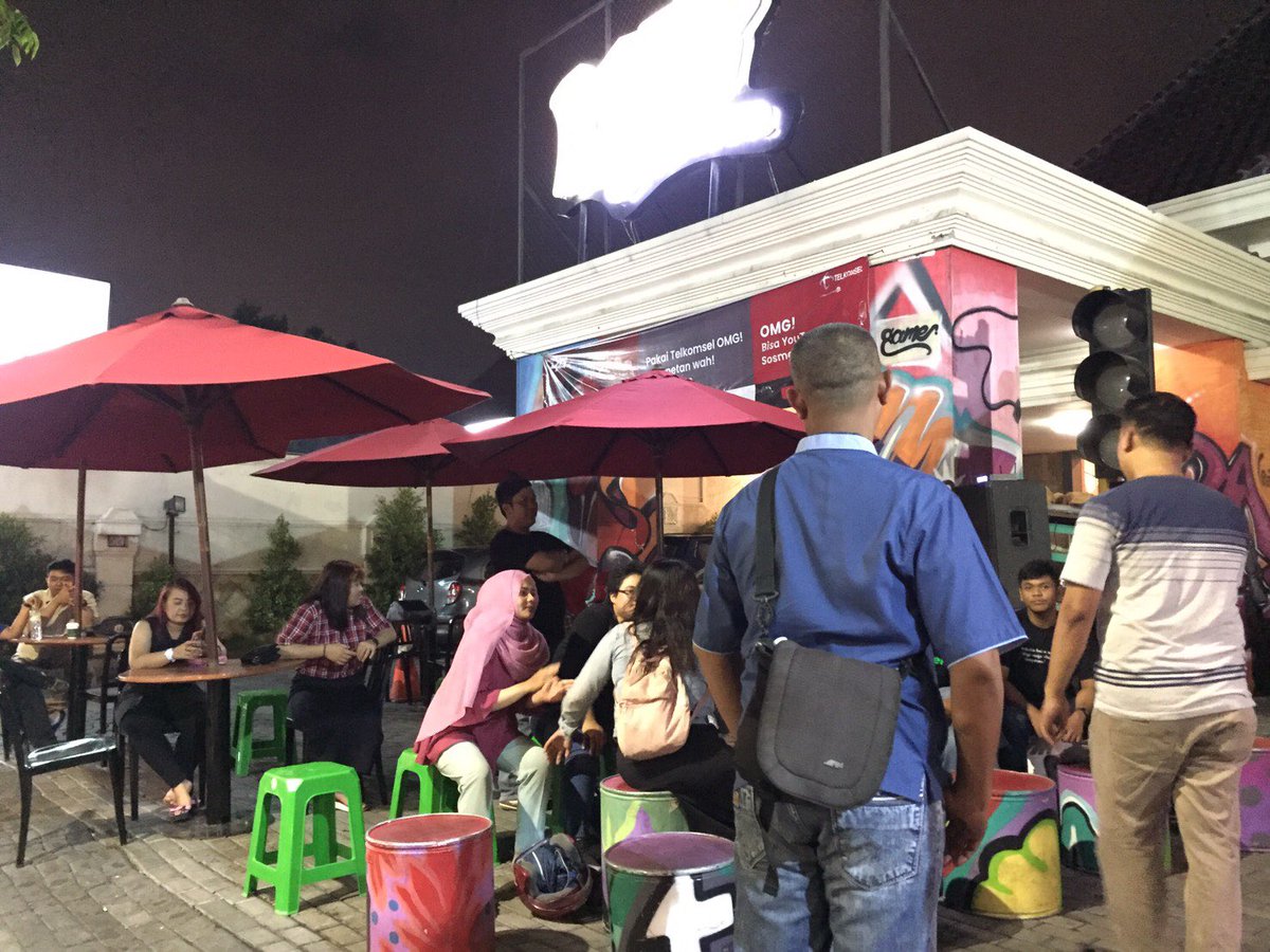 loopstationid's tweet image. Pengen belajar bahasa inggris tapi dengan konsep belajar mengajar yang berbeda? 
Gausa bingung-bingung deh, mending kalian gabung aja bareng English Conversation Class aja loopers, more info kalian bisa langsung follow @surabaya_ecc.
.

#Loopstationsby
#Loopcorner3