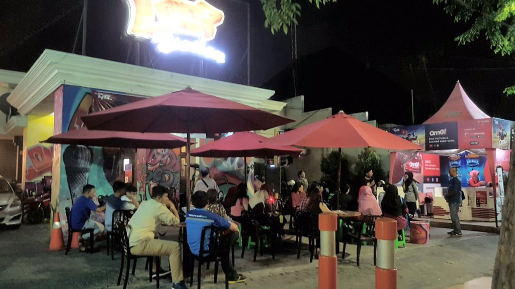 loopstationid's tweet image. Pengen belajar bahasa inggris tapi dengan konsep belajar mengajar yang berbeda? 
Gausa bingung-bingung deh, mending kalian gabung aja bareng English Conversation Class aja loopers, more info kalian bisa langsung follow @surabaya_ecc.
.

#Loopstationsby
#Loopcorner3