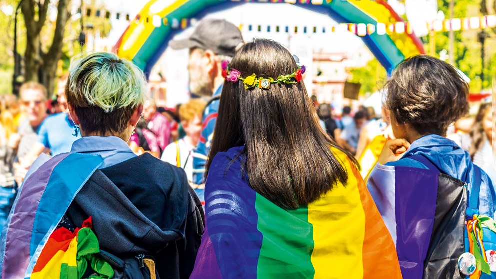 Delhi is all set to host its first queer literature festival, Rainbow Lit Fest, this weekend - VOGUE India twib.in/l/xL8eRx4KE6aq via @gayindia