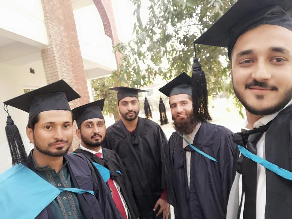 ShoaibA92449091's tweet photo. #SUConvocation19 https://t.co/wobLAXgz9k