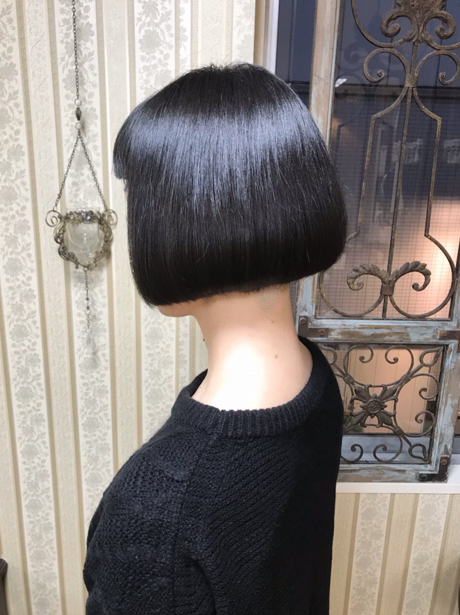 シャンテグラム V Tvittere ヘアスタイル紹介 短め重めのぱっつんボブスタイル トリートメントで艶が増しました シャンテグラム V Tvittere ヘアスタイル紹介 短め重めのぱっつんボブスタイル トリートメントで艶が増しました