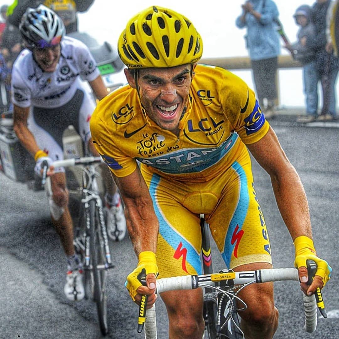 SportCycling_b's tweet photo. 🔥🔥Tanti auguri al pistolero @albertocontador 🎉🎉
.
#albertocontador #pistolero #HappyBirthday #buoncompleanno #felizcumpleaños #yellowjersey #tourdefrance #sportcyclingblog https://t.co/9IhyNJ0FgC