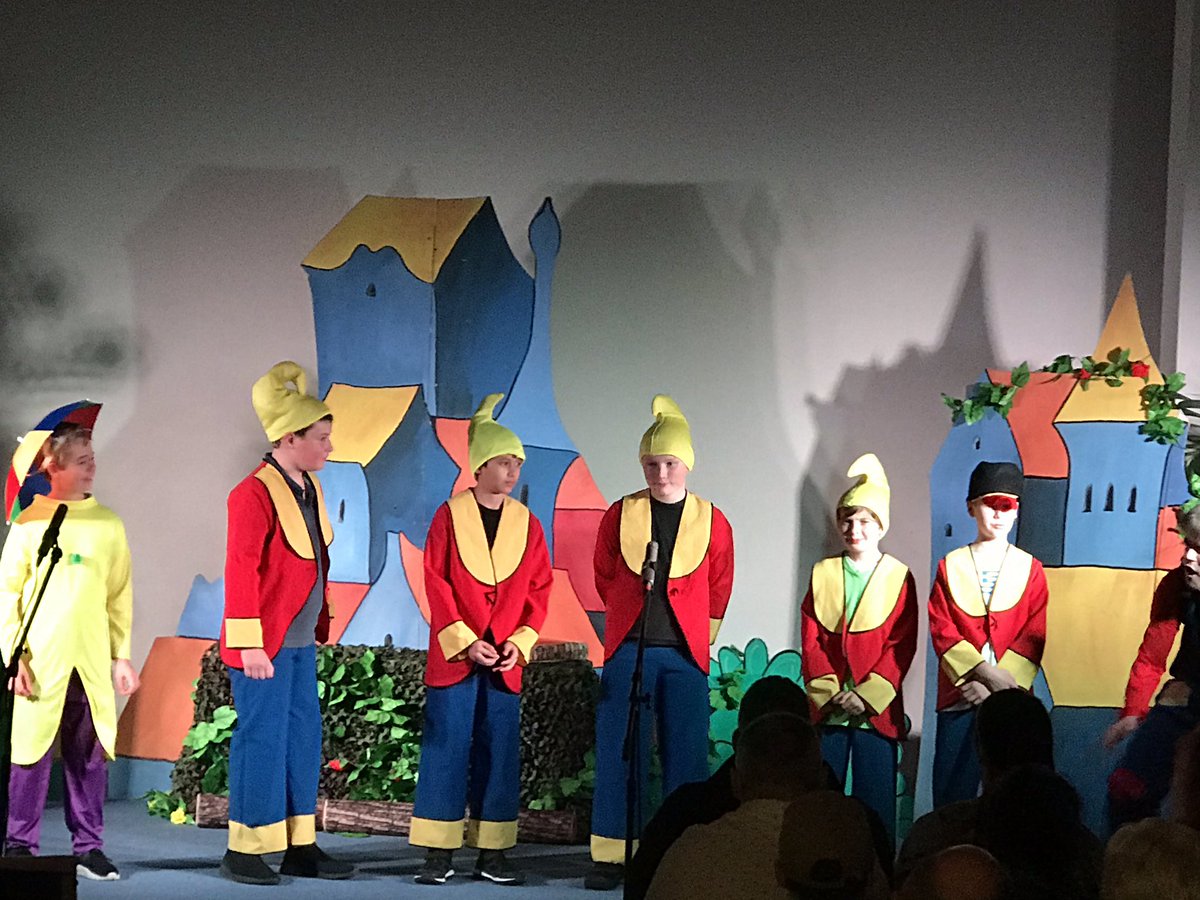 carrickcentre's tweet photo. What a night! Pupils from Gardenrose &amp; Cairn Primary, as wells as Carrick Academy brought Panto to MAYBOLE and we loved it @carrickcentre  @CairnPS @GardenrosePS @Carrick_Academy #NCCBC #panto #GAB #Moxie https://t.co/kCwJZ9rzI2