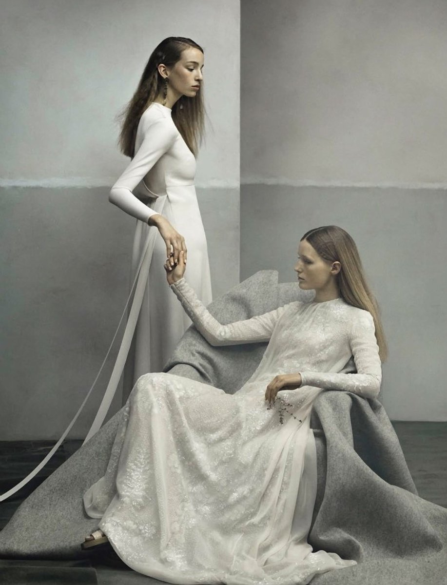 mynuphoto's tweet photo. This beautiful image was taken by Julia Hetta for Italian Vogue in March 2017. I love the unique style of her work, Enjoy 😃
#FridayMorning #Photooftheday #JuliaHetta https://t.co/tPoh0gWkFQ
