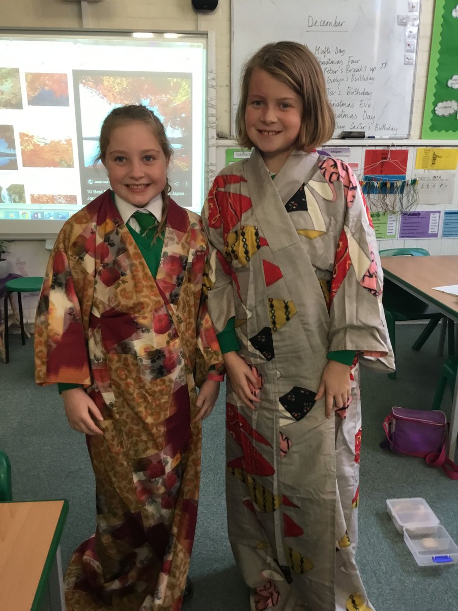 StPetersFarnham's tweet photo. Japan Club modelling vintage silk kimonos. We discussed teachers' photos from Japan and other artefacts. それは素晴らしいと思う #Nihon #Yokohama #GlobalSchools #ISA18@SchoolsOnline #globalcitizens @Artsmarkaward https://t.co/W3fwsADCBz