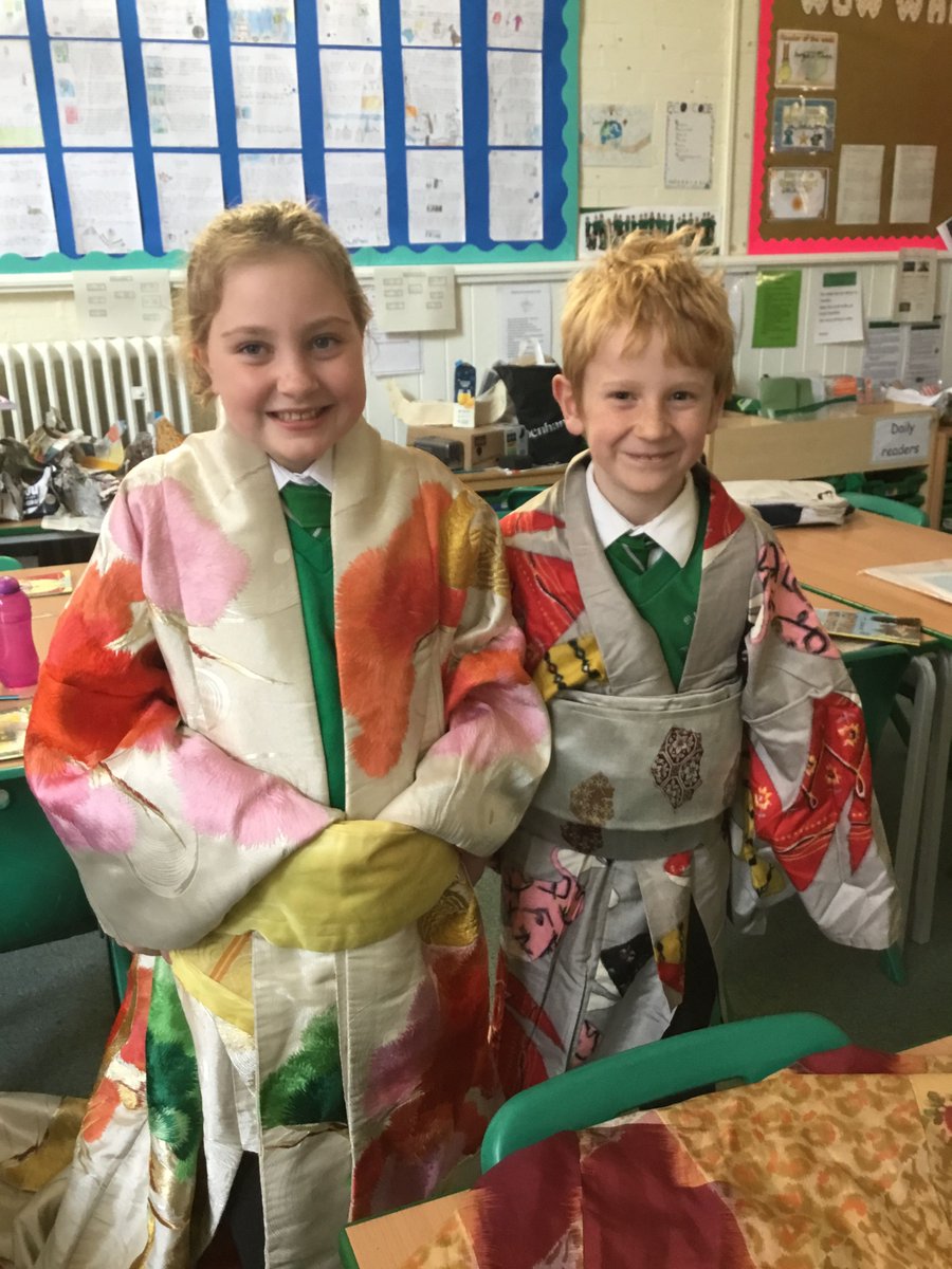 StPetersFarnham's tweet photo. Japan Club modelling vintage silk kimonos. We discussed teachers' photos from Japan and other artefacts. それは素晴らしいと思う #Nihon #Yokohama #GlobalSchools #ISA18@SchoolsOnline #globalcitizens @Artsmarkaward https://t.co/W3fwsADCBz