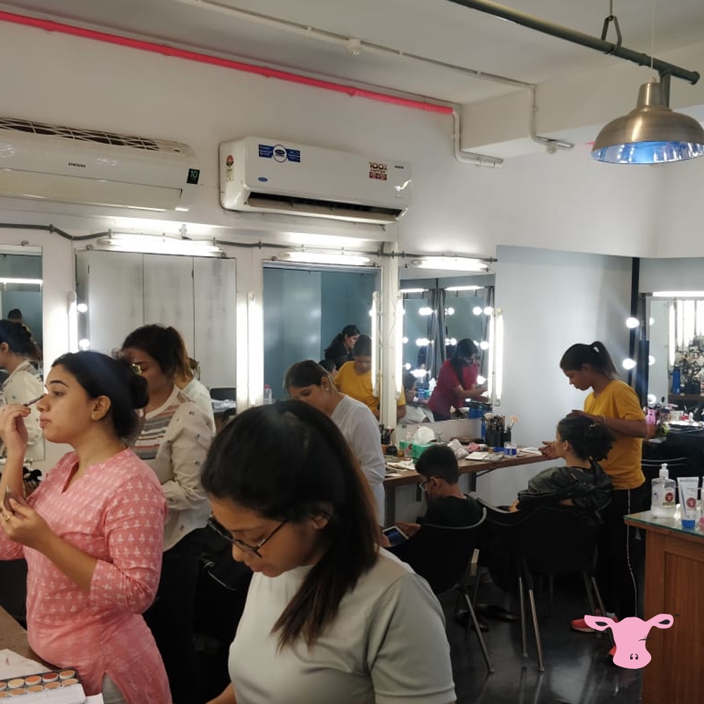 FatMuMakeup's tweet photo. Attention - MU-ettes! Practice after hours in our OPEN CLASSROOM with access to help and advice to hone your talent. Do check dates with Sandra and trainers. https://t.co/pMsotbmLzY