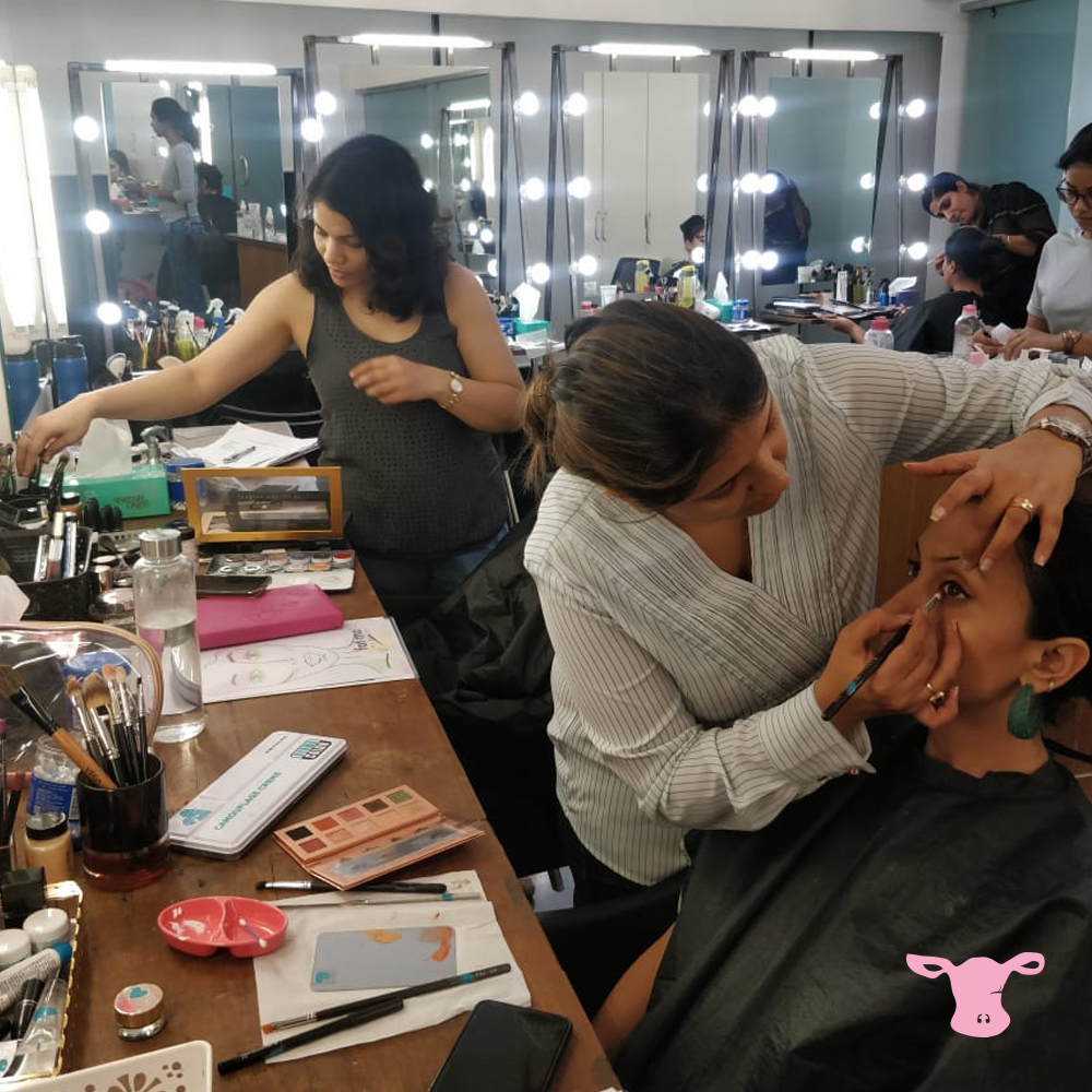 FatMuMakeup's tweet photo. Attention - MU-ettes! Practice after hours in our OPEN CLASSROOM with access to help and advice to hone your talent. Do check dates with Sandra and trainers. https://t.co/pMsotbmLzY